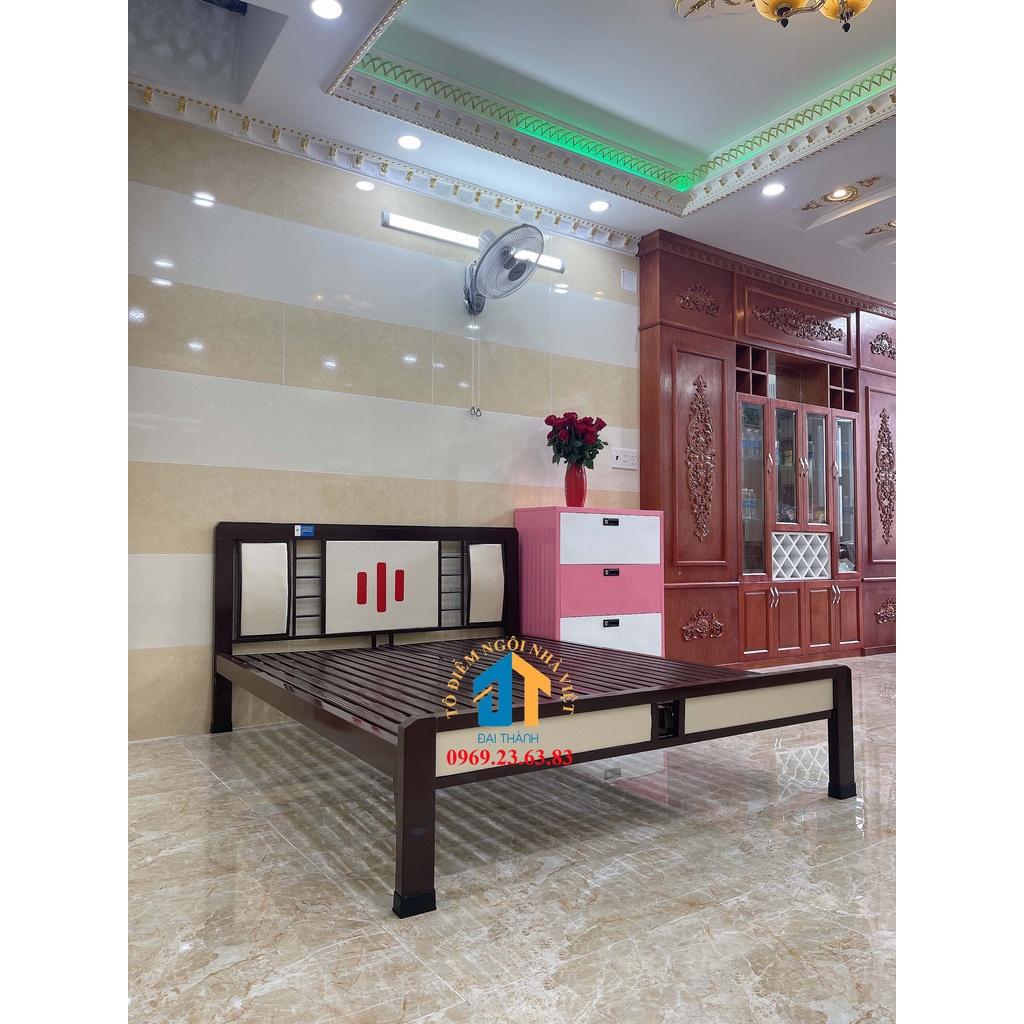 Giường sắt 1m6x2m mẫu 3 gạch