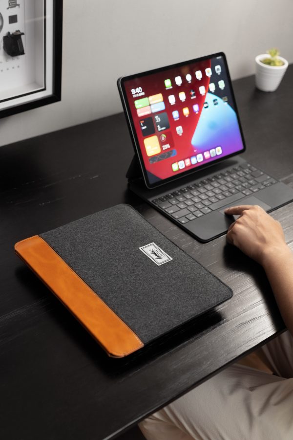 Túi Chống Sốc Tomtoc USA Felt Và PU Leather Cho iPad 9.7/11/12.9inch - Hàng Chính Hãng