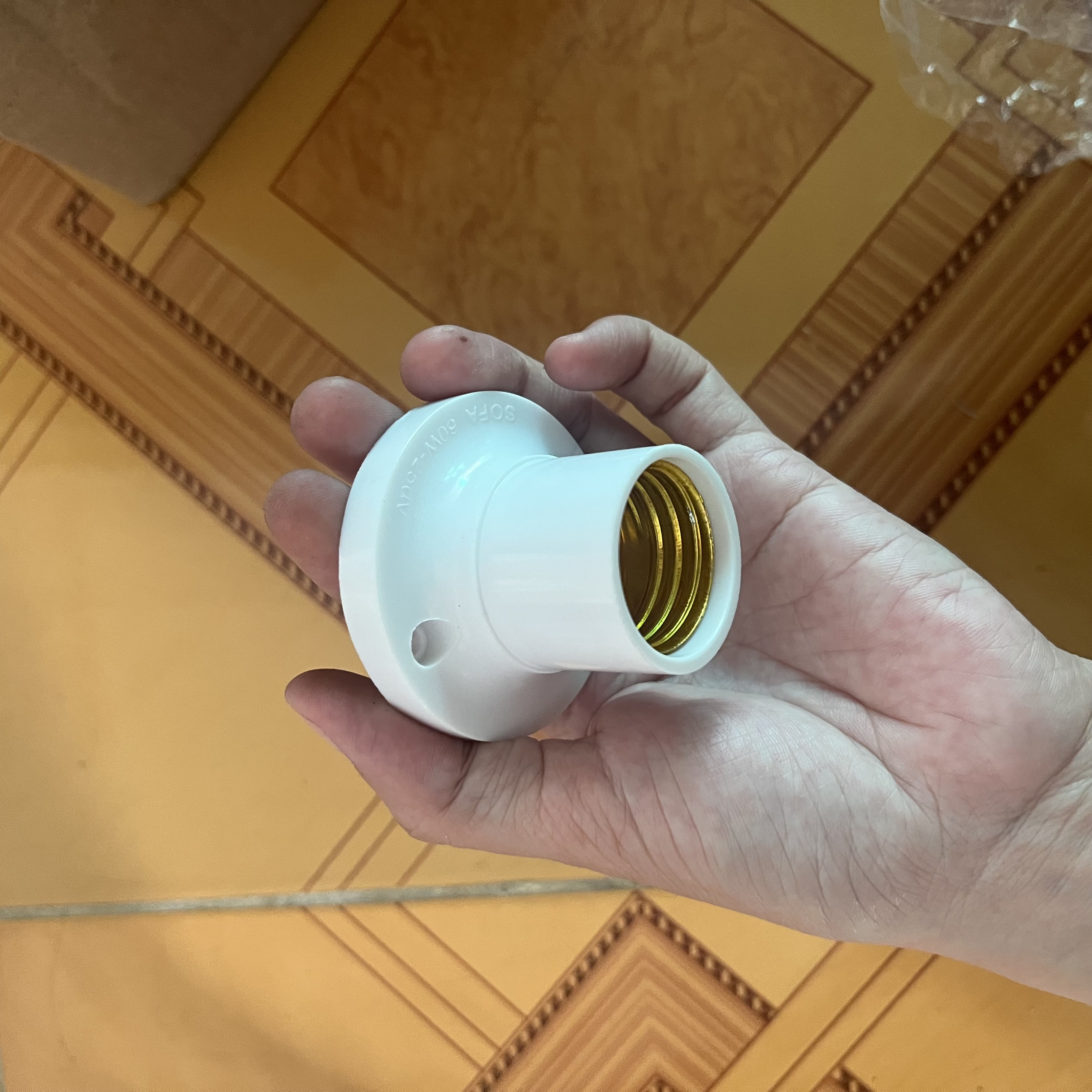 Đuôi đèn/ Chui đèn kiểu xoáy ốp trần E27, đuôi đèn thẳng kèm vít