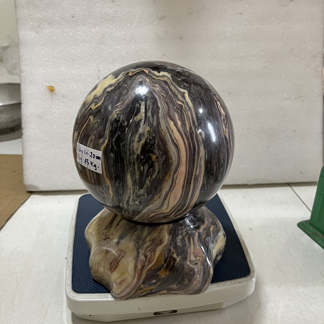 Cầu bi phong thủy đá tự nhiên đường kính 20 cm, cân nặng 15kg cho người mệnh Thổ và Hỏa