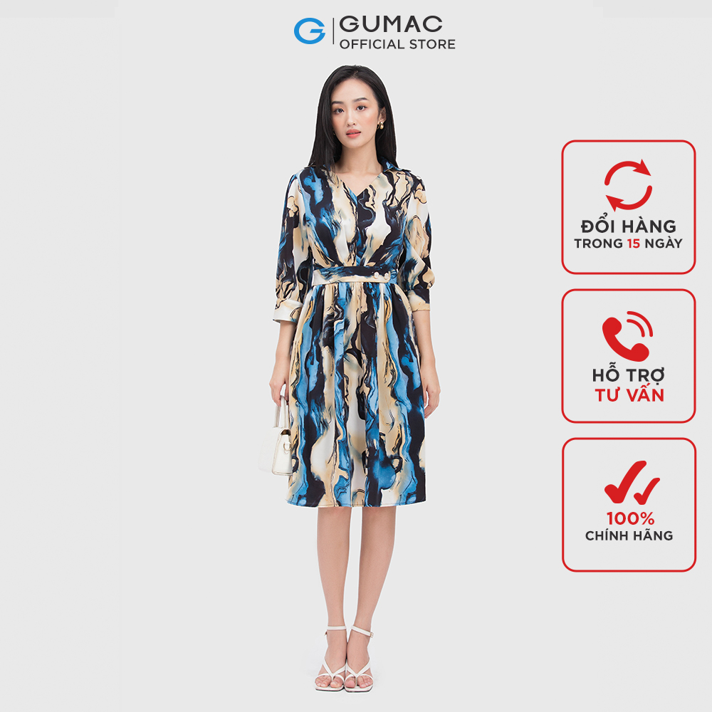Đầm vân đá GUMAC DC04072 form xòe cổ chữ V phối đai đính nút