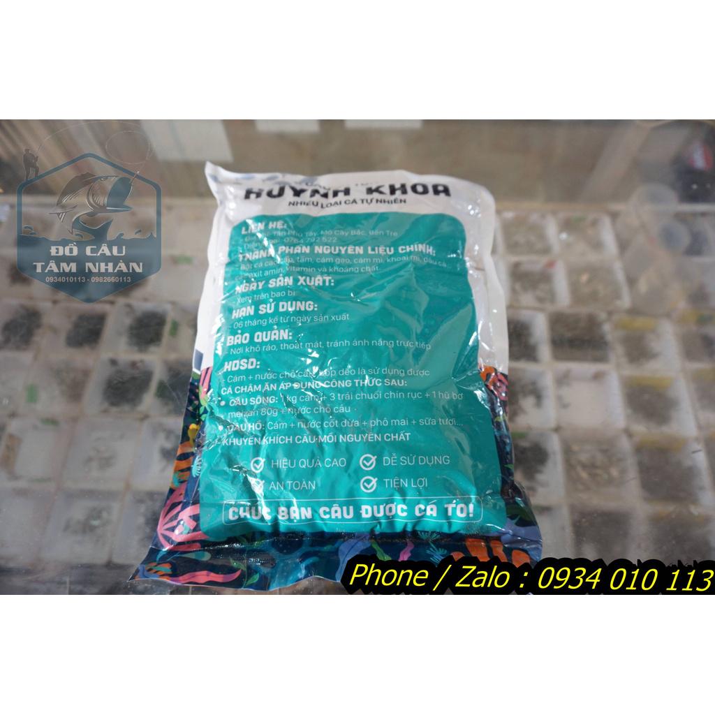 01 gói cám Huynh Khoa trọng lượng 01 kg. Mua 2 Kg tặng 1 chùm nho 4 lưỡi Chinu Set.