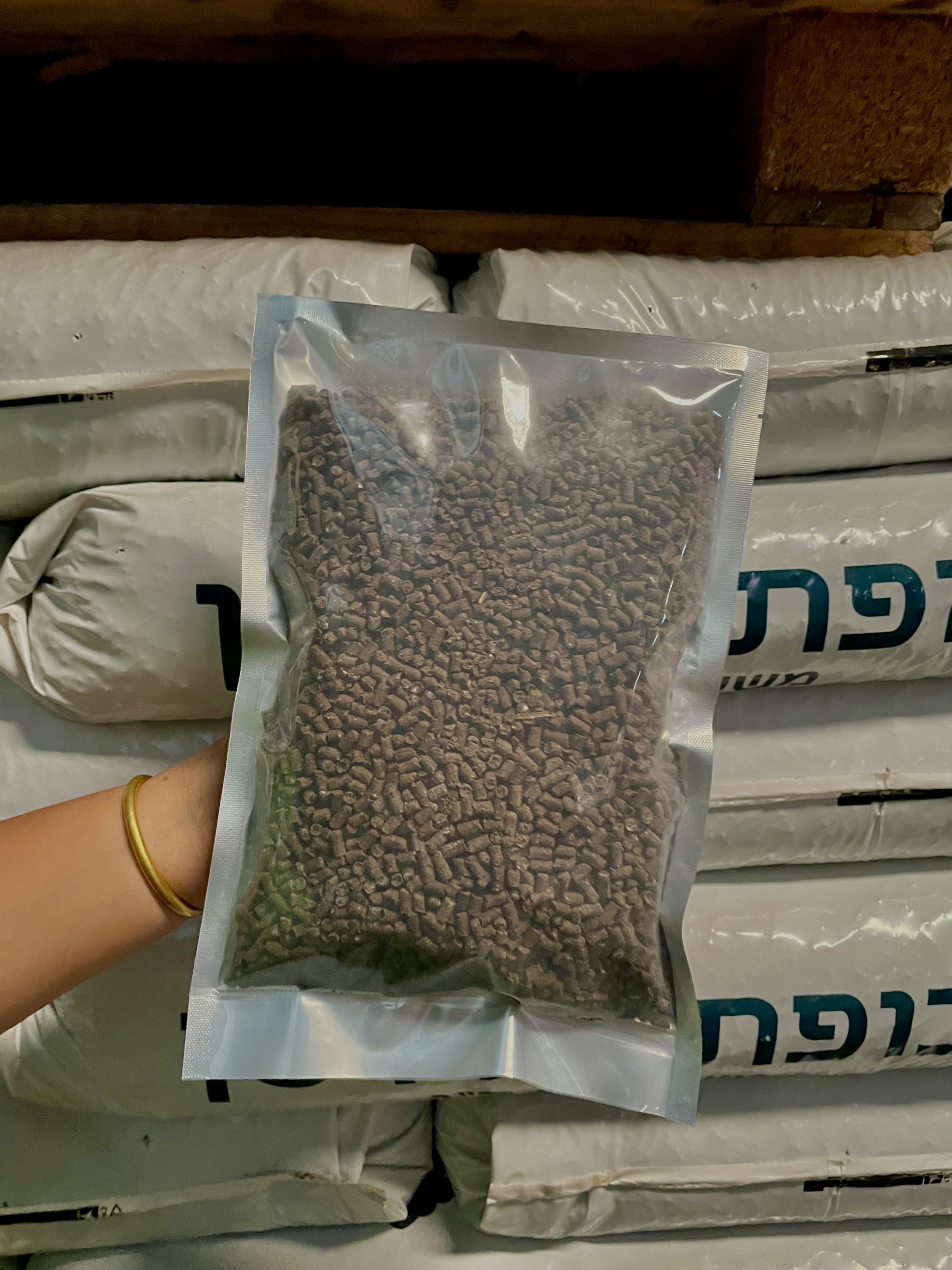 Phân bón hữu cơ Israel - Nhập khẩu 100% - Hữu cơ 70% - Cải tạo mọi loại đất - Phù hợp mọi loại cây trồng
