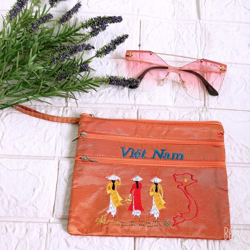Ví lụa thêu cô gái Việt Nam