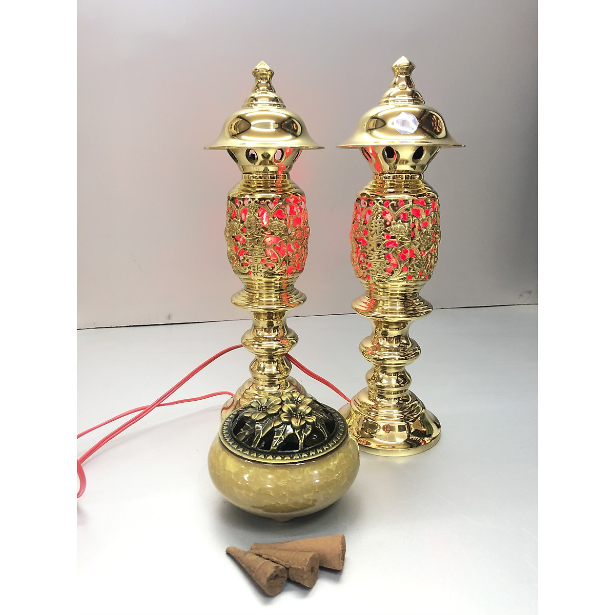 ĐÔI ĐÈN THỜ BẰNG ĐỒNG VÀNG MẪU ĐÈN QUẢ DỨA CỠ BÉ KH12076