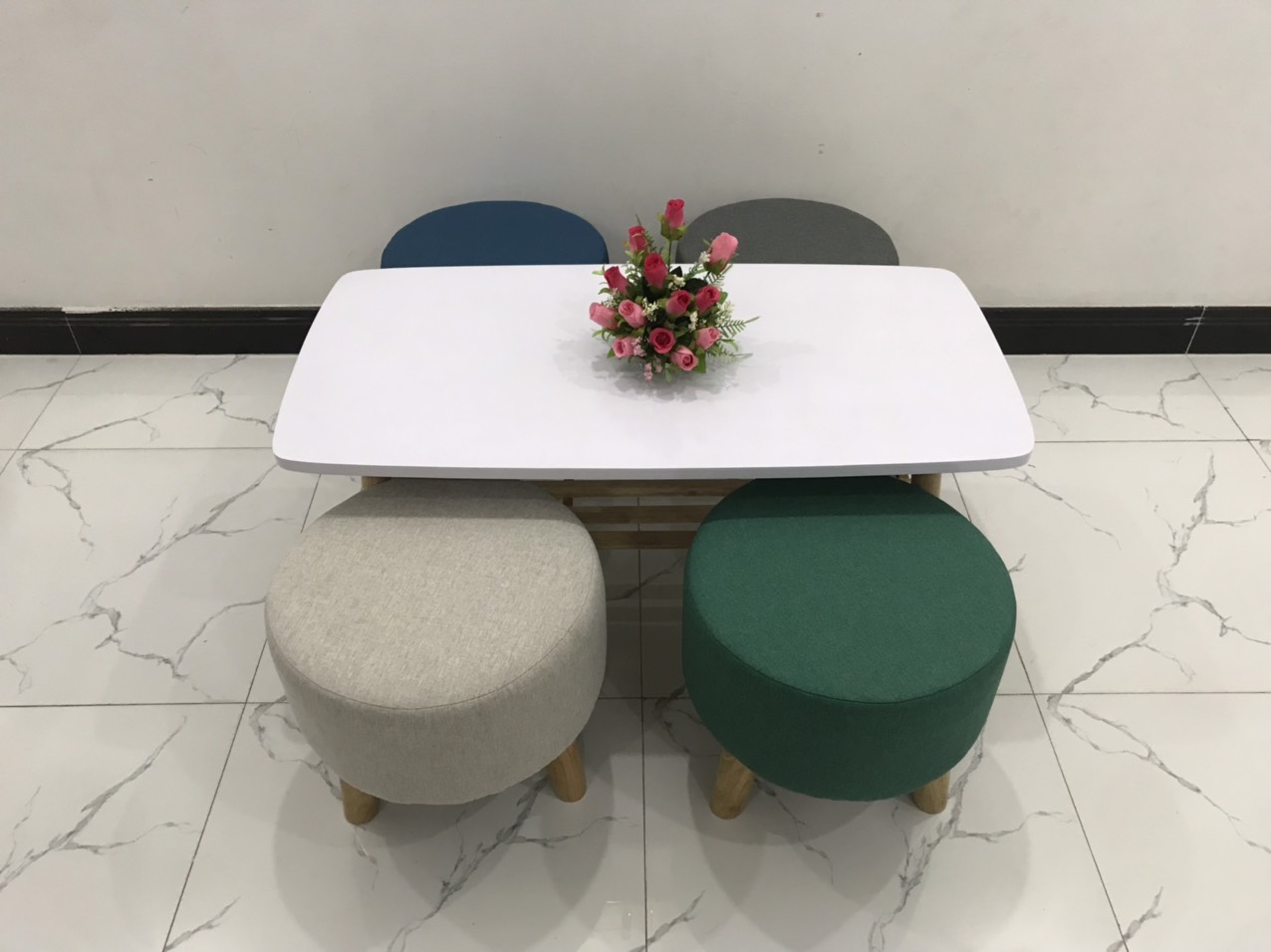 Combo 1 bàn 4 ghế nệm - Xám đen-Xanh đậm-Trắng xám-Nâu