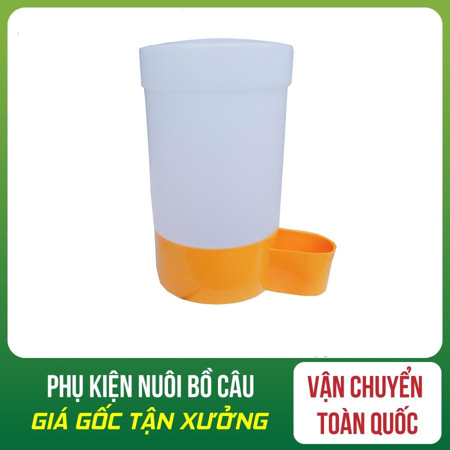 Bình uống nước cho chim , gà