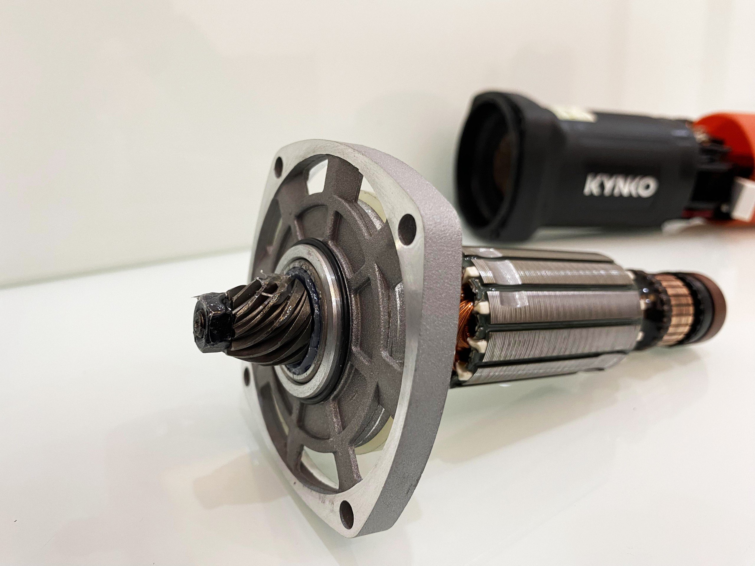 (TẶNG ĐÁ MÀI) Máy mài góc 1 tấc mài góc 100mm Kynko KD57 chính hãng (6571A)