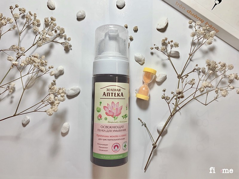 Sữa rửa mặt tạo bọt Zelenaya Apteka - dành cho da nhạy cảm chiết xuất hoa sen 150ml