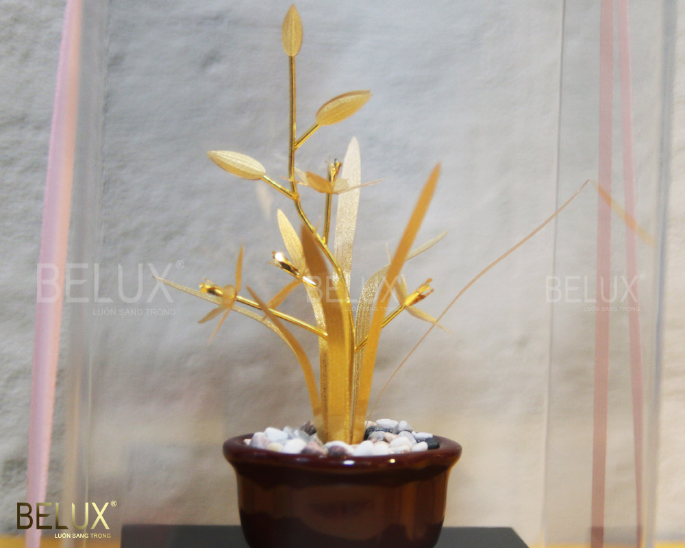 Chậu hoa lan kiếm dát vàng 24k