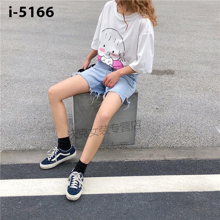 Áo Thun Unisex Nữ Họa Tiết Búp Bê Tóc Xù