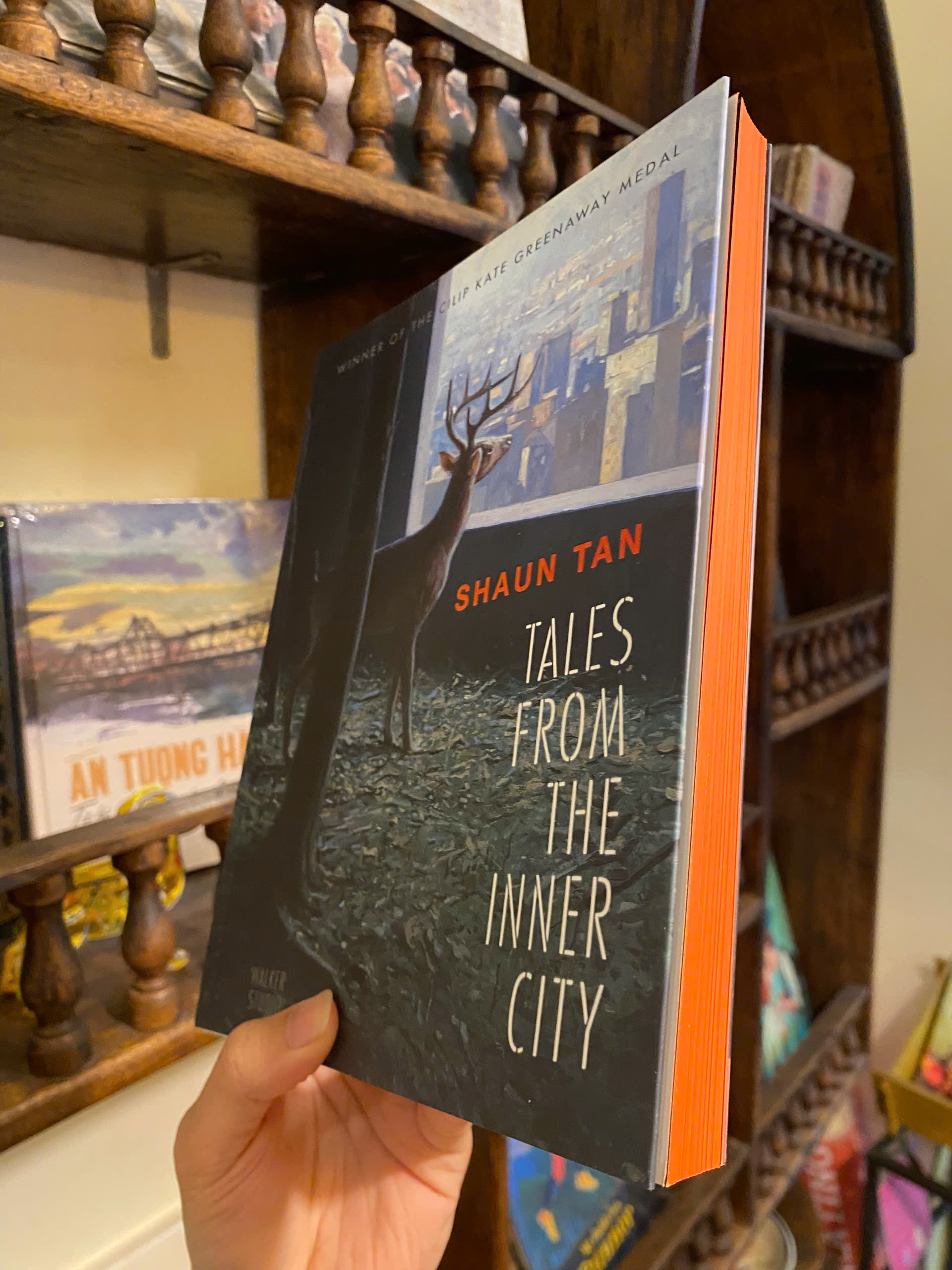 Sách - Tales from the Inner City by Shaun Tan | Short Stories between Humans & Animals / Ngoại văn