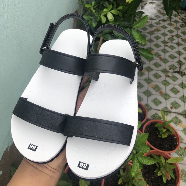 Dép sandal Nữ quai da mềm Đế bệt Cao Su ôm chân LYNA Sandal - đế trắng quai đen