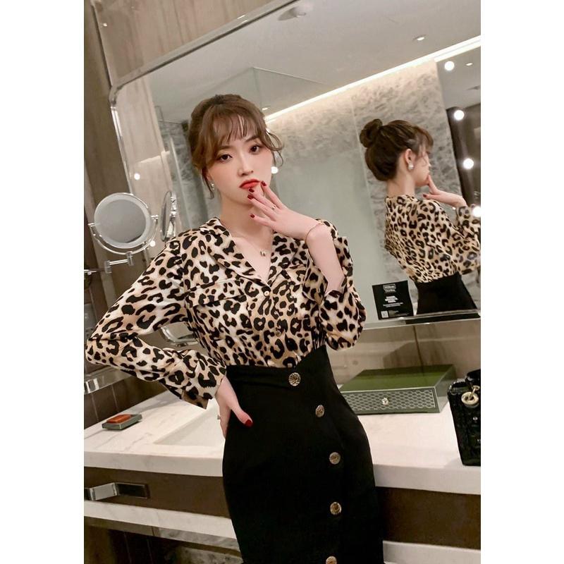 SET CHÂN VÁY PHỐI NÚT ÁO SƠ MI HỌA TIẾT BEO CAO CẤP