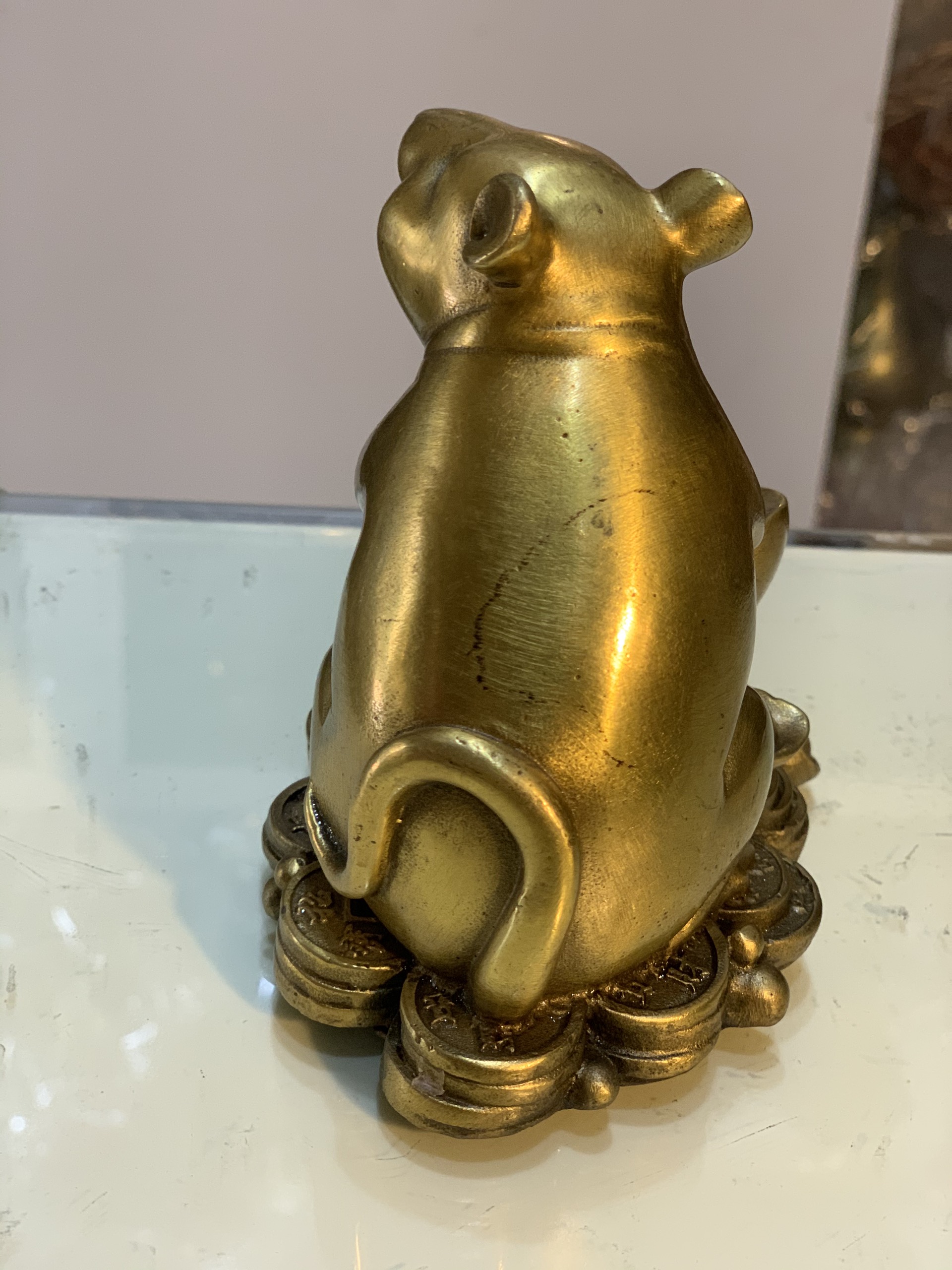Tượng Chuột ôm thỏi vàng bằng đồng cao 12cm