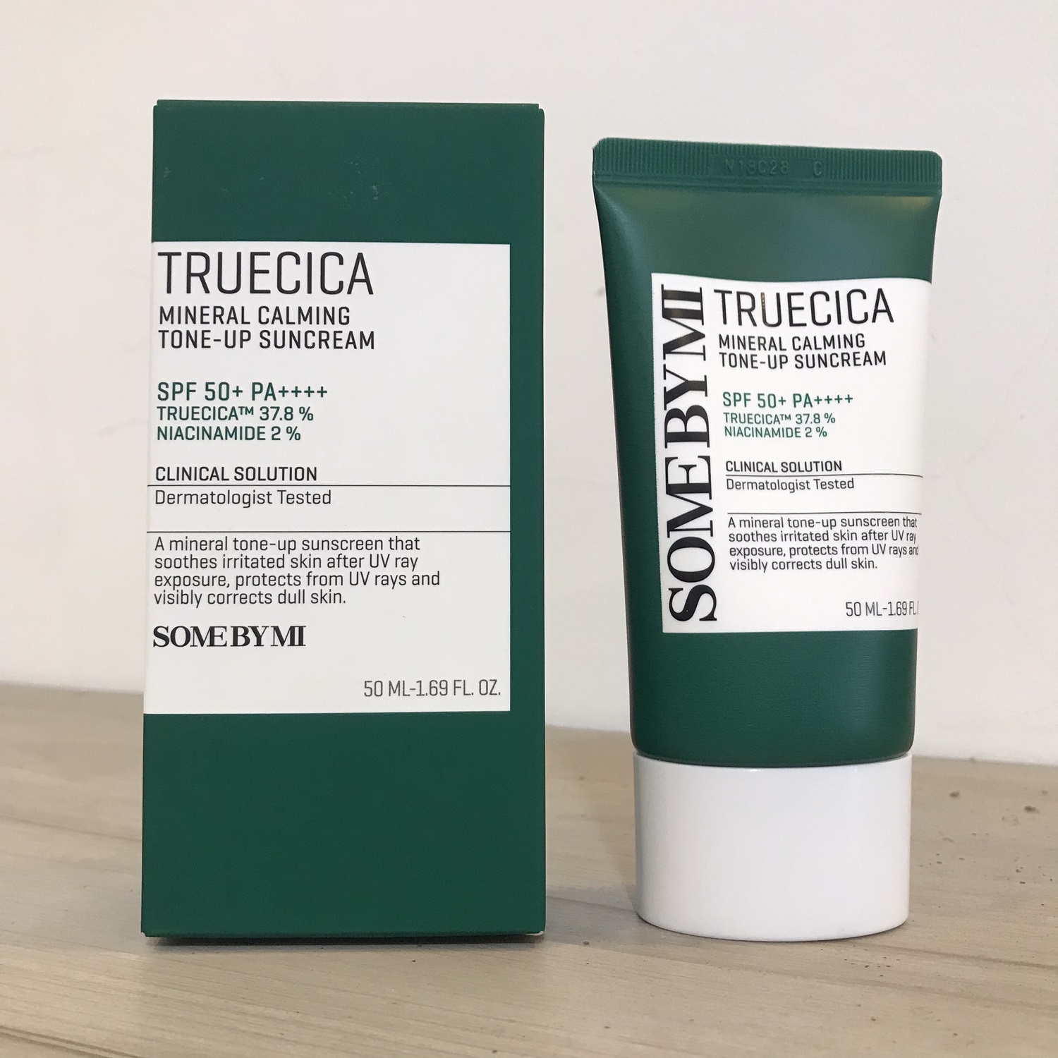 Kem Chống Nắng Dành Cho Da Dầu Mụn, Nhạy Cảm Some By Mi Truecica Mineral Calming Tone-up Suncream