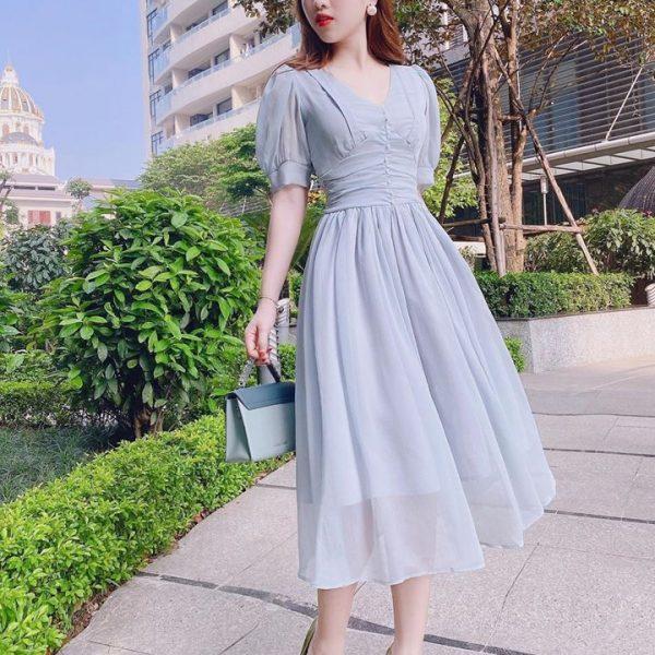 Maxi màu xanh nhẹ nhàng cổ V kết hạt xinh xắn RE