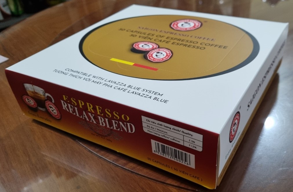 Cà phê viên nén Relax Blend - Saigon Espresso, Loại Viên nén lớn = 10g/viên (1 hộp 50 viên; KLT : 500g/hộp). Viên nén café tương thích với máy Lavazza Blue, cho ra 1 ly cà phê Epresso chất lượng, thơm ngon, vị đậm đà, lớp crema dày .