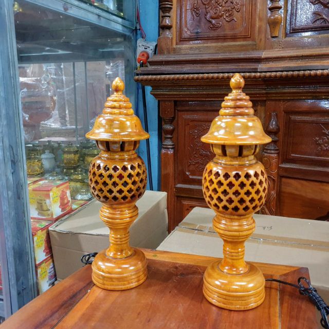 Cặp Đèn Thờ Gỗ Tràm Bông Vàng Cao 41cm