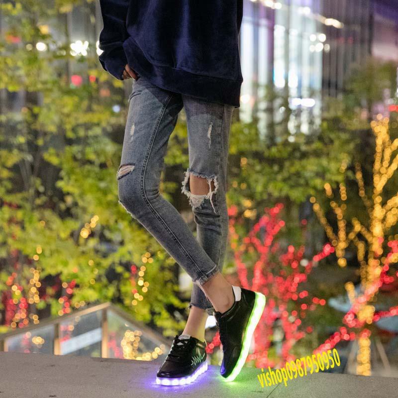 Giày phát Sáng mẫu đen nhịp tim ( Nam Nữ