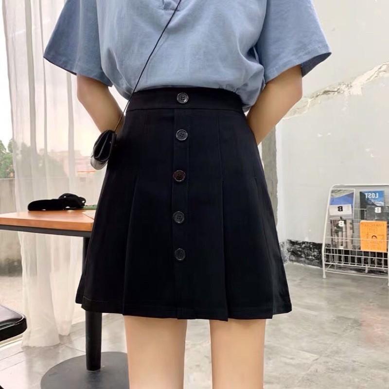 Chân váy nữ ngắn phối 5 khuy, vạt trước xếp ly, kèm quần trong chất tuyết mưa