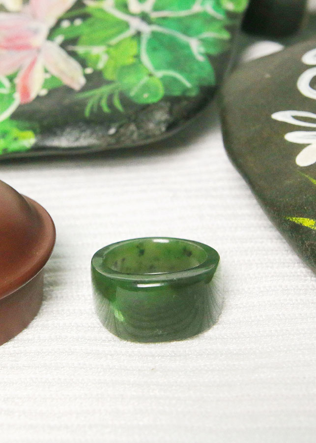 Nhẫn ngọc bích nephrite jade