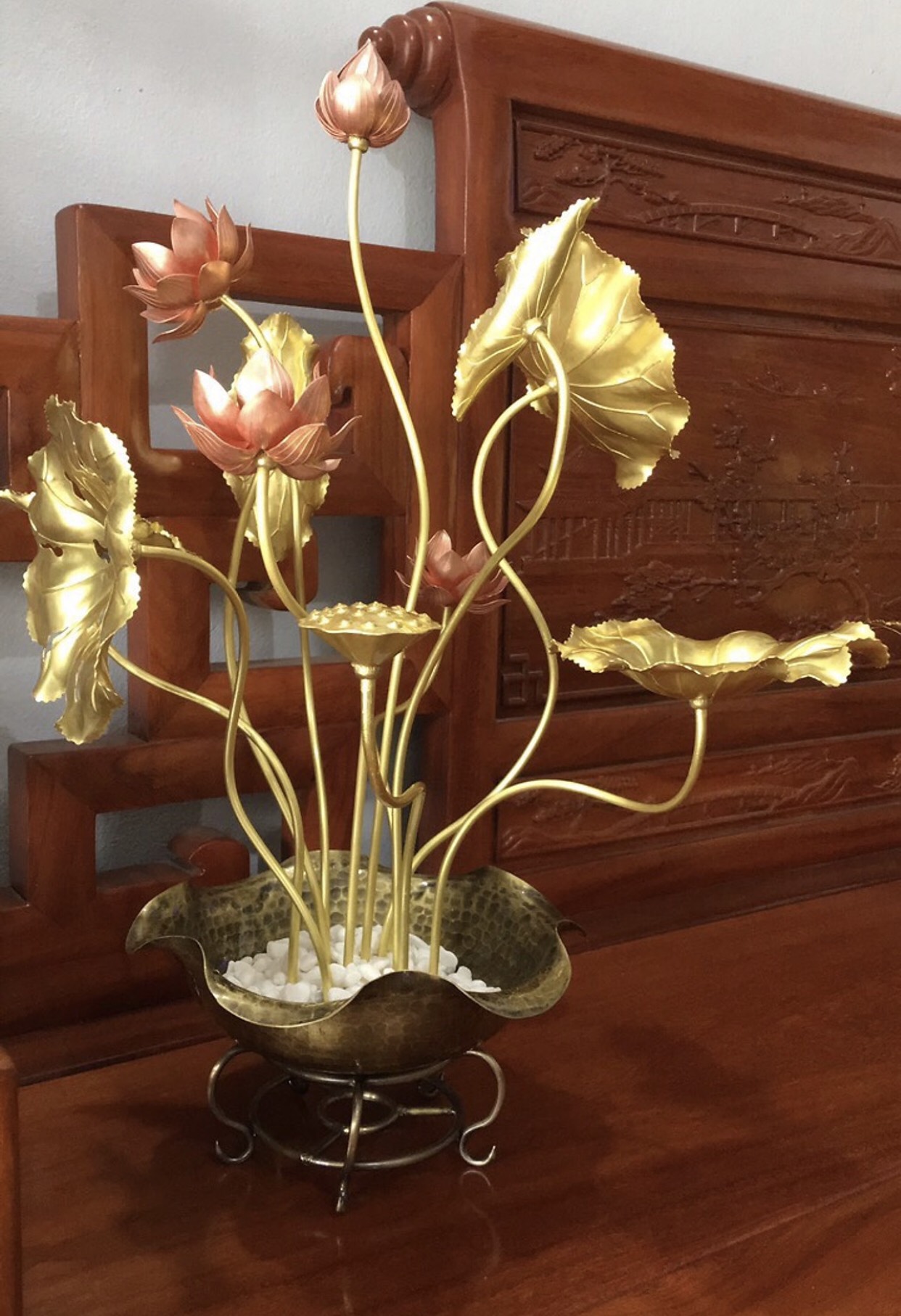 HOA SEN ĐỒNG CẢ LỌ CẮM NGHỆ THUẬT KH18169