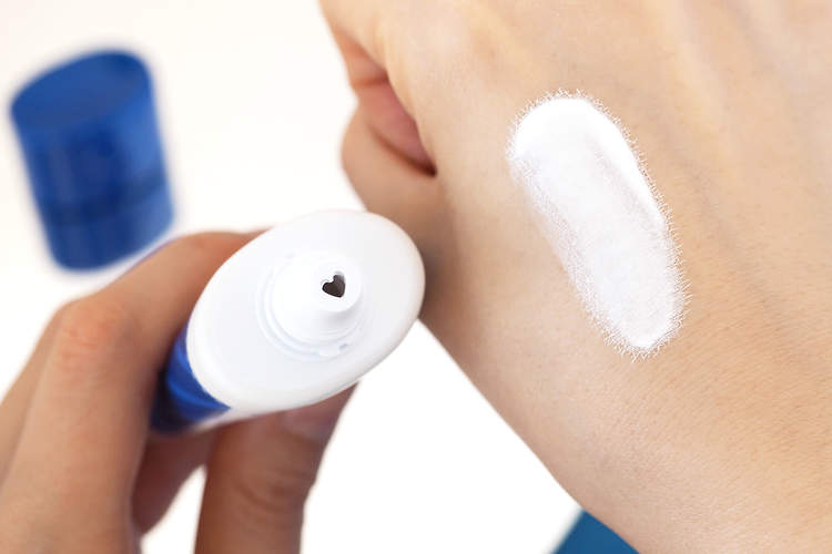 Kem Lót Trang Điểm Nhật Bản Dưỡng Trắng Da Club Suppin Cream Whitening Cực Mịn, Kiềm Dầu