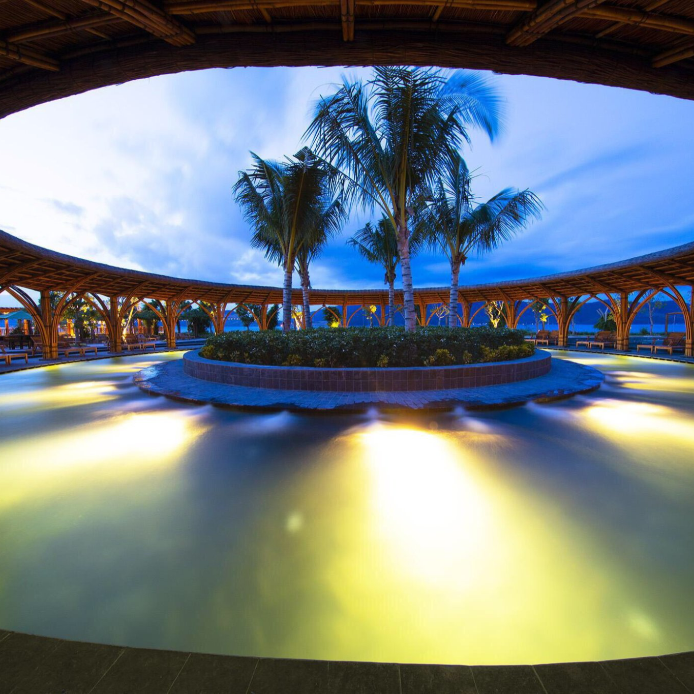 Vé Tắm Bùn Hòn Tằm - Merperle Hòn Tằm Resort Nha Trang 5*.