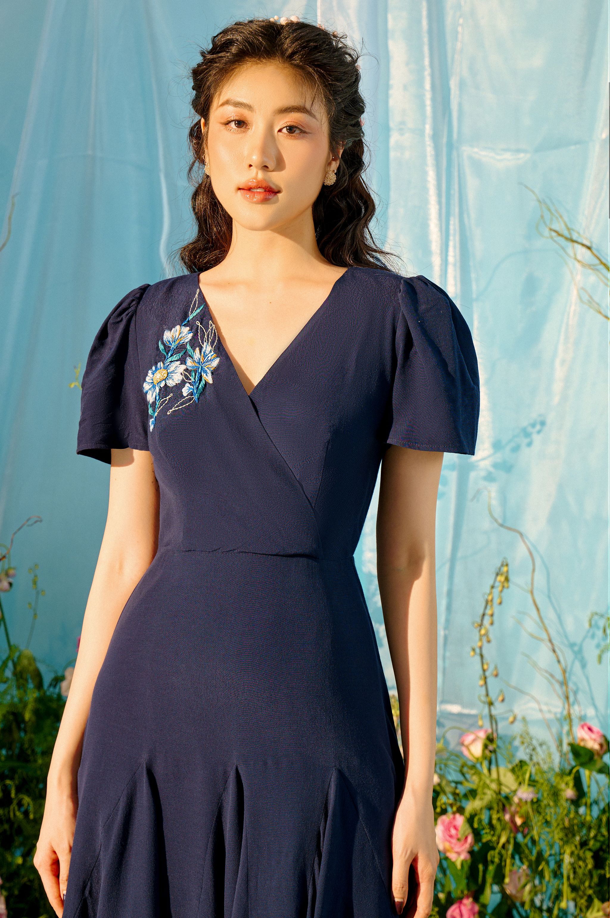 OLV - Đầm Iris V Neck Embro