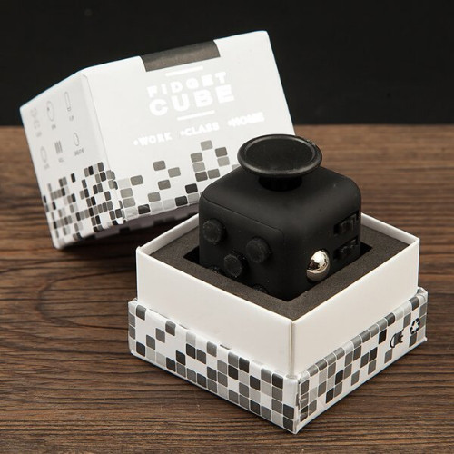 Fidget Cube - khối lập phương giảm căng thẳng thần kỳ