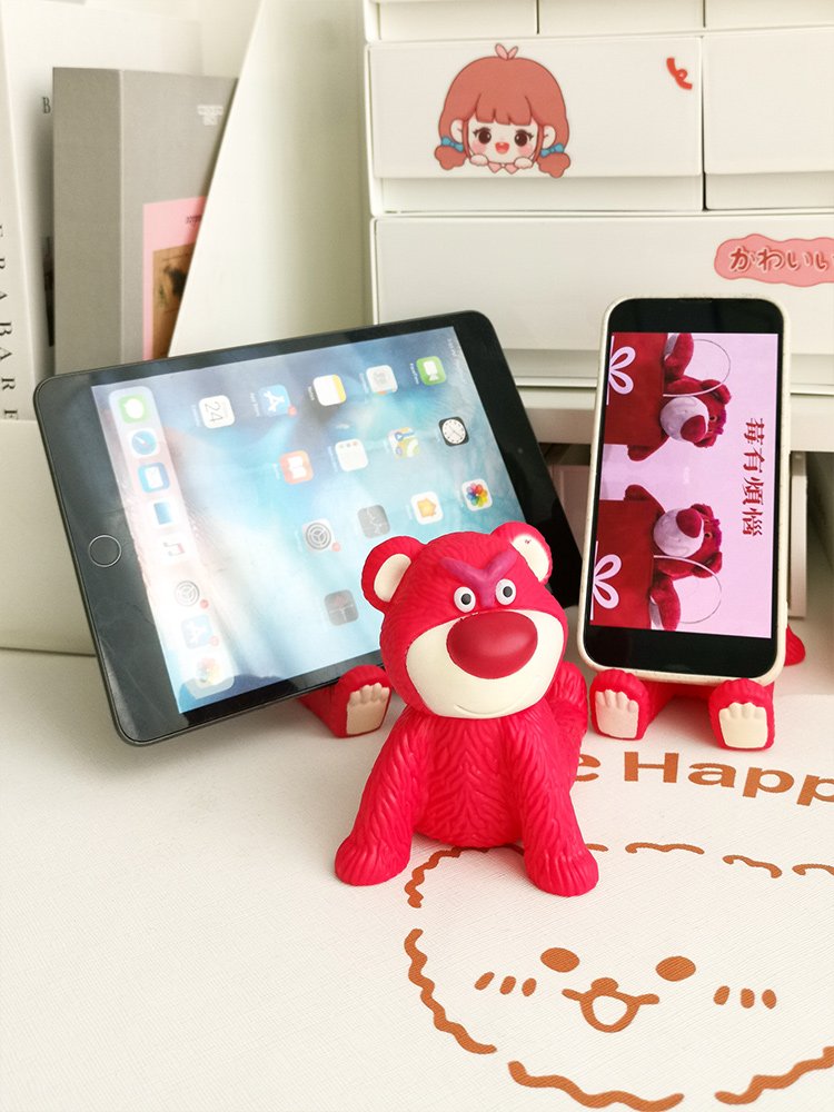 Giá đỡ kệ đỡ điện thoại, máy tính bảng gấu dâu Lotso cute đáng yêu trang trí bàn học, ô tô