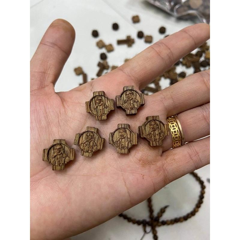 Vòng chuỗi trầm hương 6li mix thánh giá