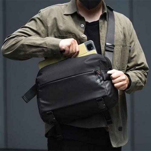 TÚI ĐEO VAI TOMTOC (USA) URBAN CODURA SLING BAG TRAVEL &amp; WORK 13.3-14.2″ chống nước với độ bền cao - HÀNG CHÍNH HÃNG