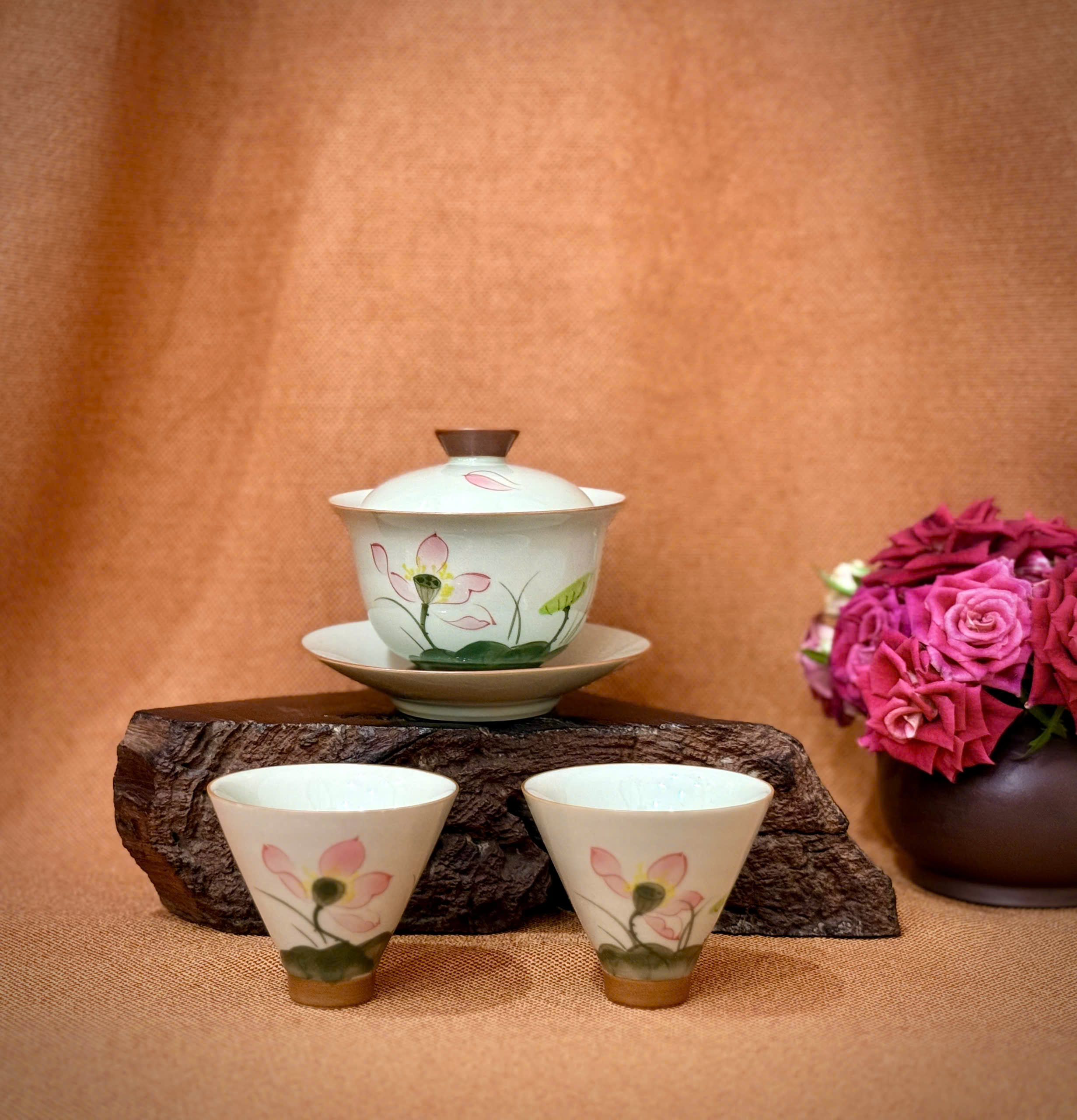 BỘ CHÉN KHẢI SỨ HỌA TIẾT HOA SEN VẼ TAY 4 CHI TIẾT - GAIWAN