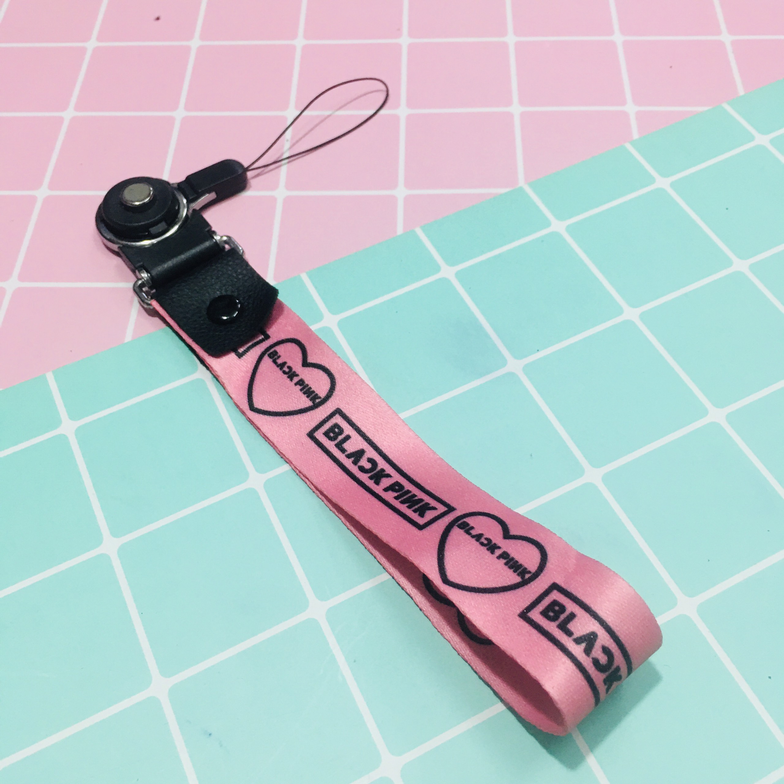 Móc khoá nametag BLACKPINK và THÀNH VIÊN  strap chữ PHẢN QUANG KPOP