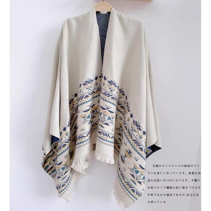 Áo Choàng Thổ Cẩm Màu Trắng Mới