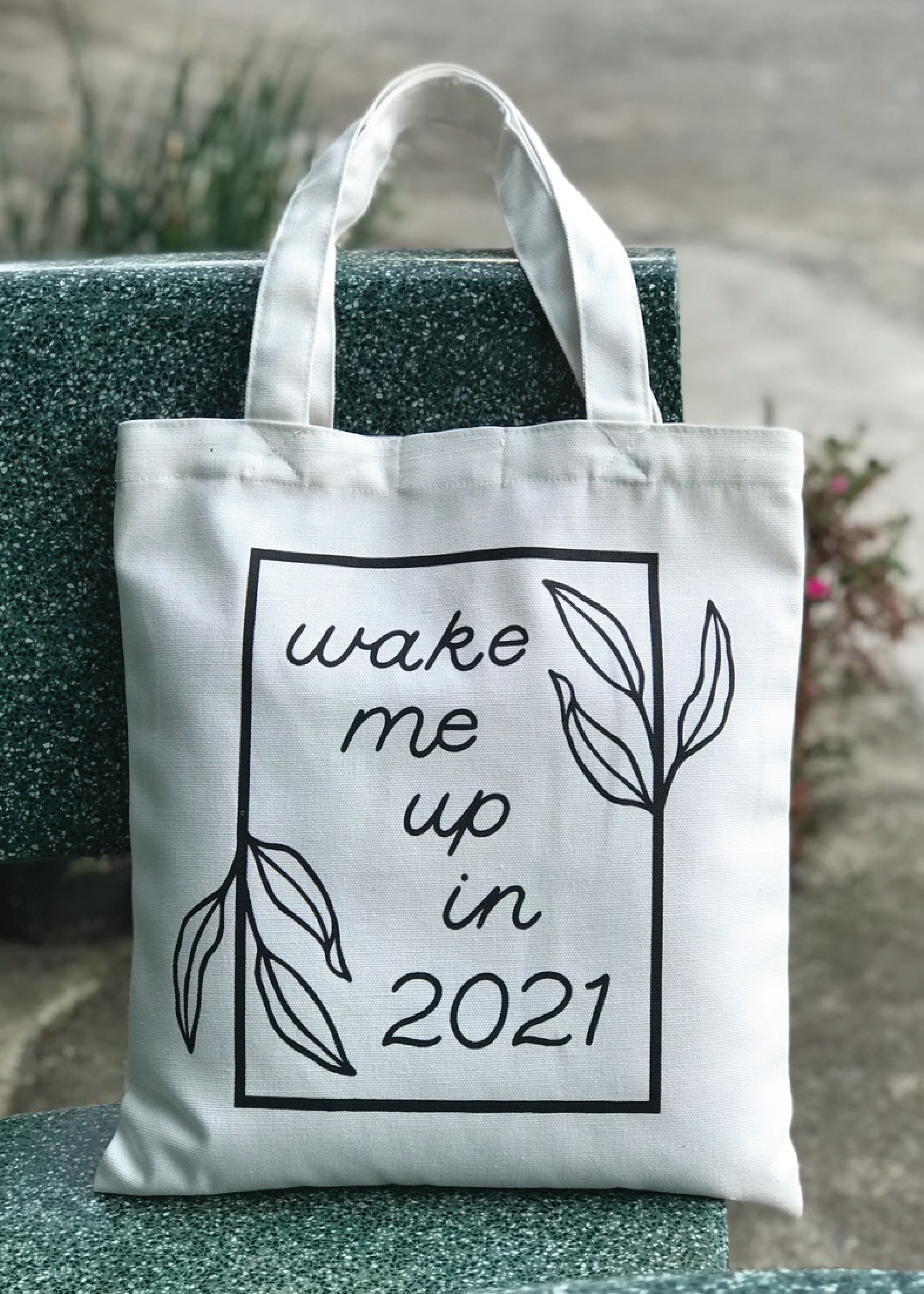 Túi Tote Thời Trang Nữ Vải Bố Canvas Màu Trắng Tinh Dạng Quai Xách In Wake Me Up In 2021 Có Nút Bấm Trên Miệng Và Ngăn Phụ Trong – Mẫu Hot Trend