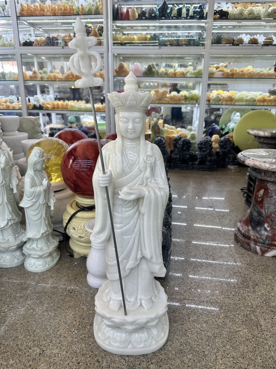 Tượng địa tạng vương bồ tát đứng đài sen đá cẩm thạch trắng - Cao 70 cm