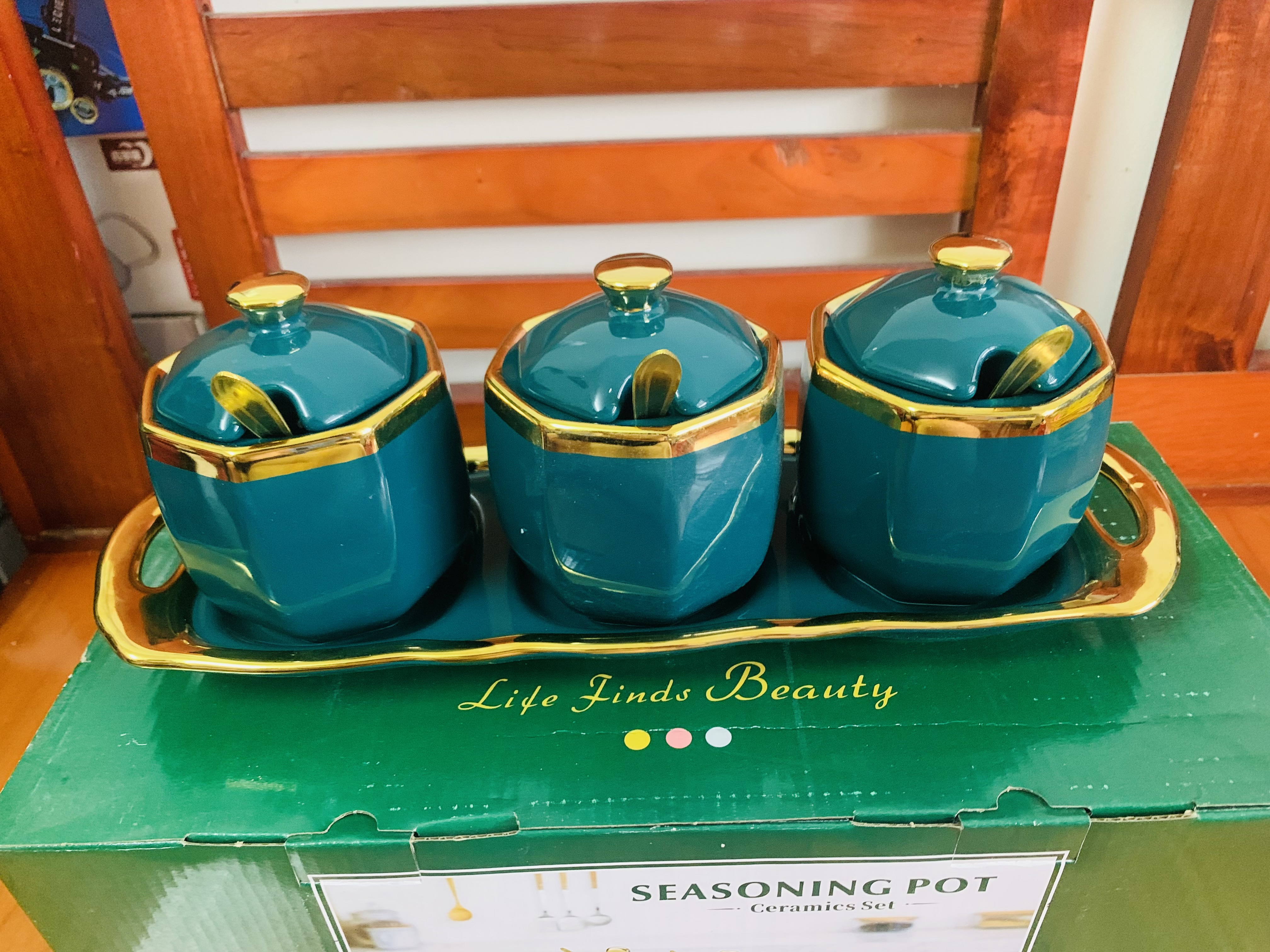 Set đựng gia vị hoàng gia chất liệu sứ tráng men viền vàng cao cấp
