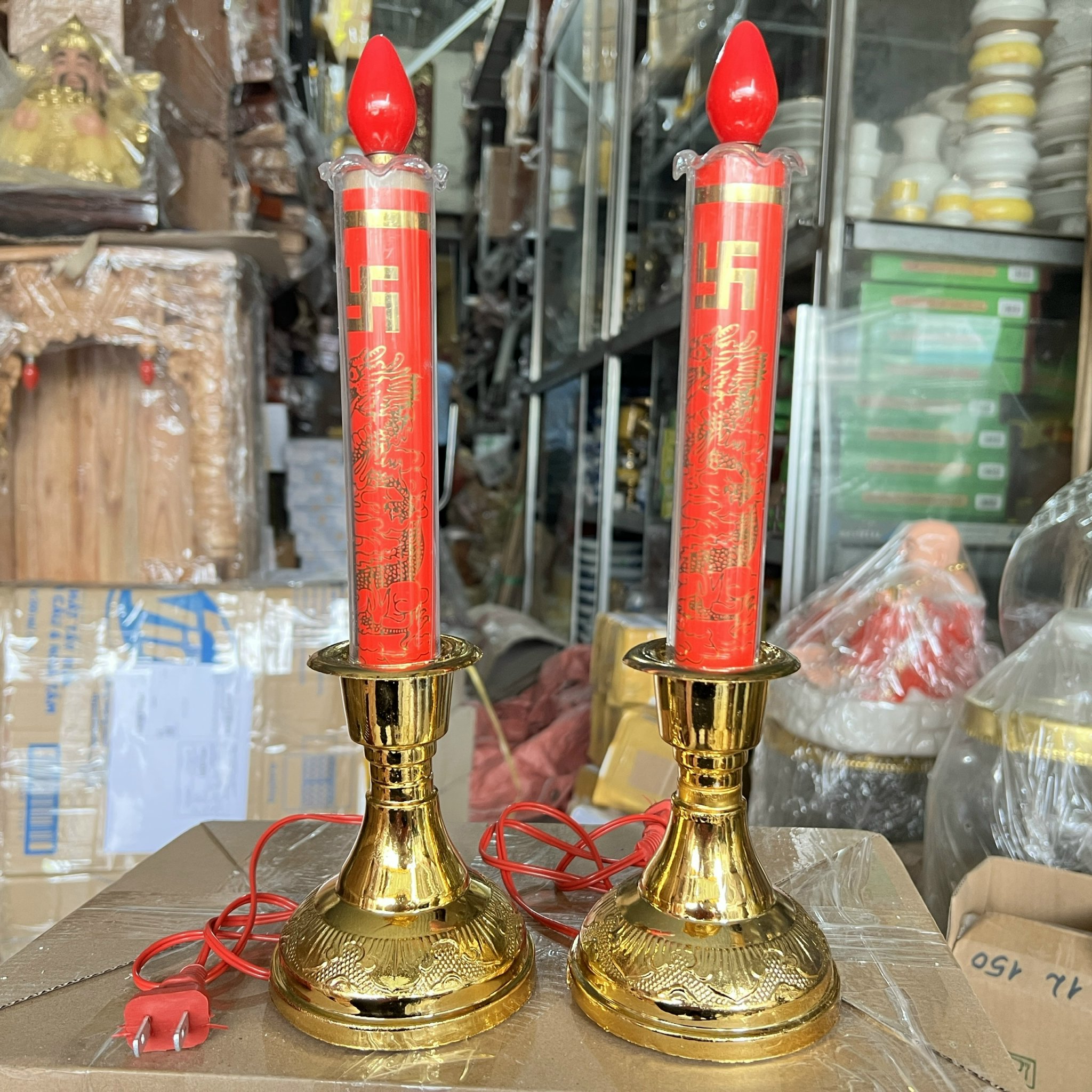 Cặp đèn bàn thờ hình nến hoa văn rồng đỏ cực đẹp cao 33.5cm