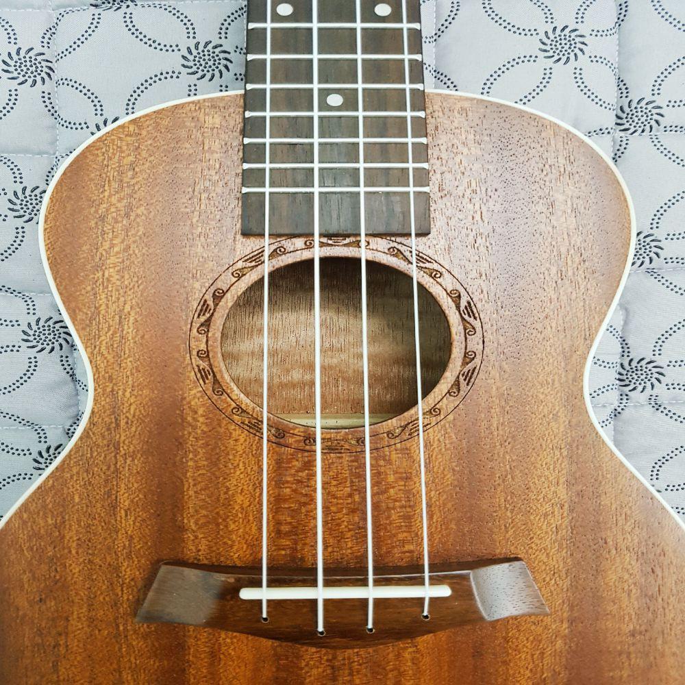 Đàn ukulele concert size 23 inch full mahogany