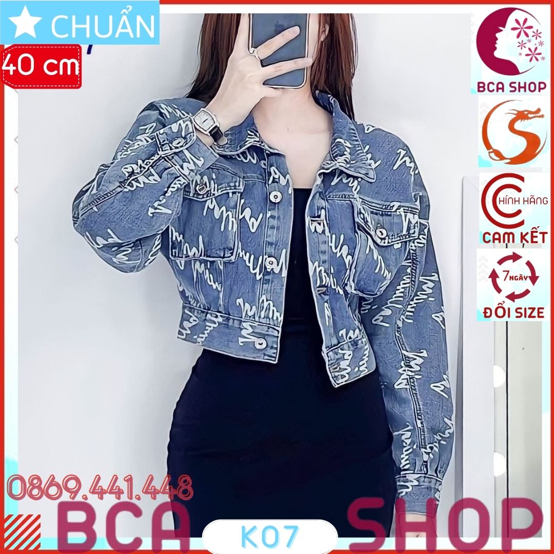 Áo khoác jeans nữ K07 ROSATA tại BCASHOP kiểu dáng croptop, thời thượng với chất jean cao cấp, phom chuẩn - xanh jean