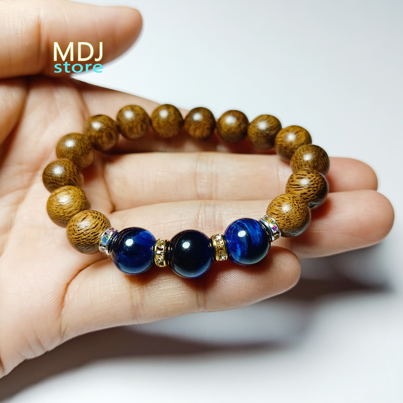 Vòng tay trầm hương nữ MDJ 10 li mix 3 hạt đá phong thủy mắt hổ xanh dương hợp mệnh thủy và mộc