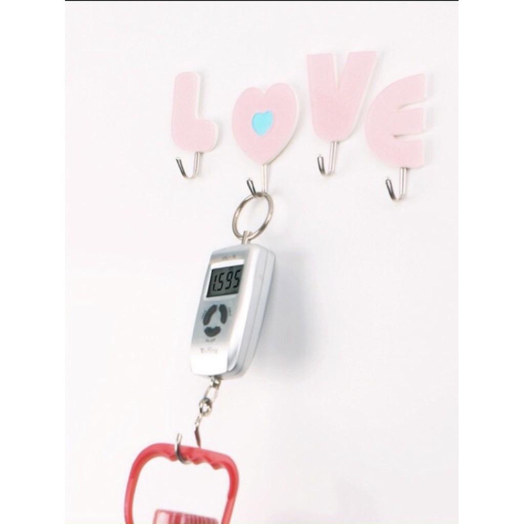 Set 4 móc dán tường chữ LOVE