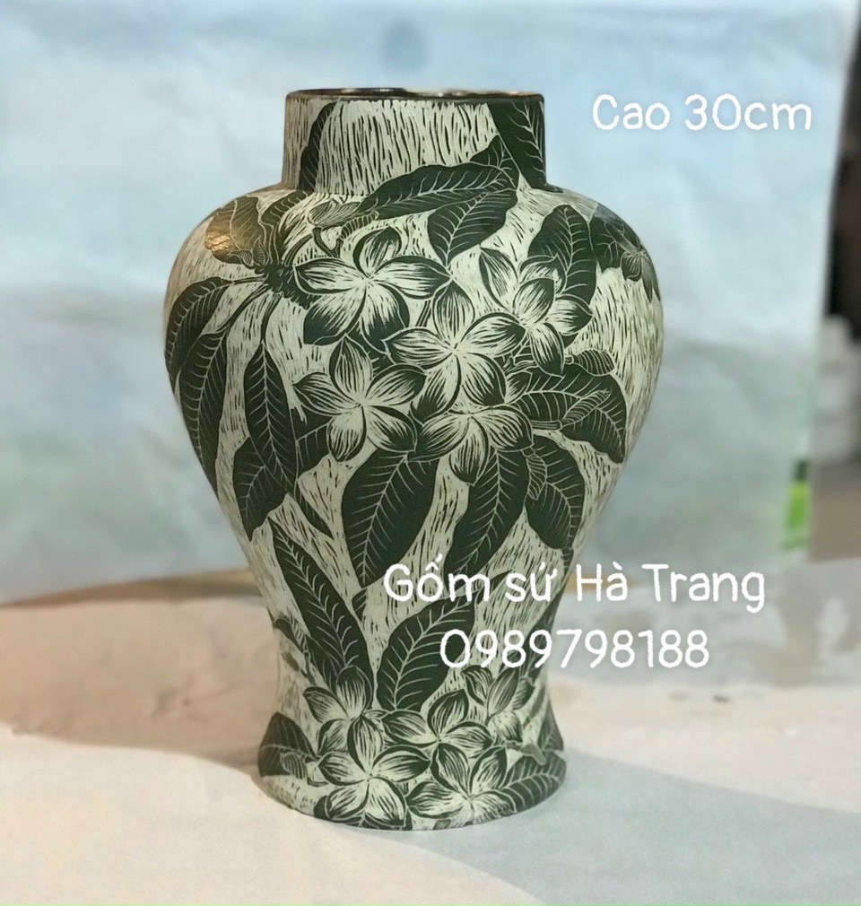 Lọ hoa dáng đùi dế cao 30cm gốm sứ Bát Tràng cao cấp vẽ tay hoạ tiết hoa lá