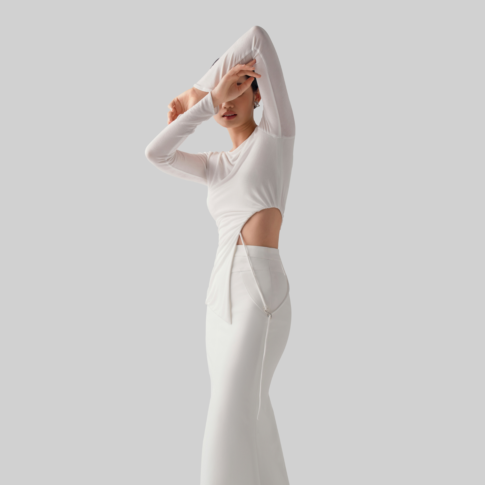 Áo kiểu nữ, cổ ngang, dài tay  TAYLOR  thiết kế cao cấp WHITE CHIC
