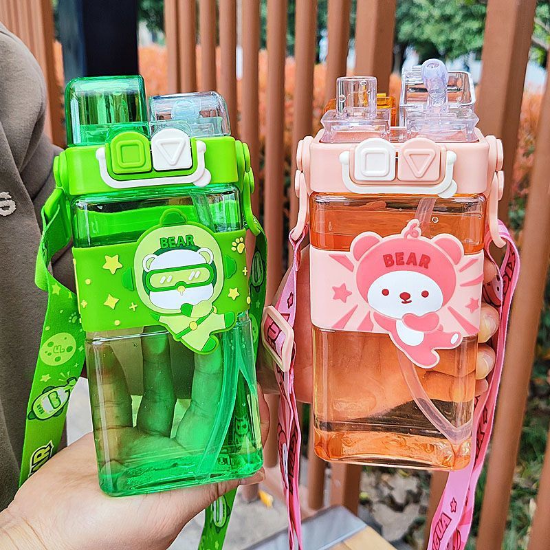 Bình Nước Nhựa Hình Vuông Cỡ Lớn 520ml Có Ống Hút Tiện Dụng Cho Học Sinh Tiểu Học Giao Hình Ngẫu Nhiên