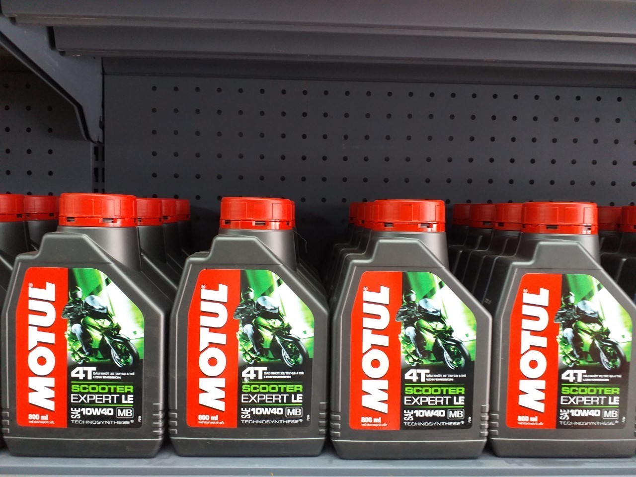 Nhớt Xe Tay Ga Motul Scooter Expert 10W40 800ml Chính Hãng