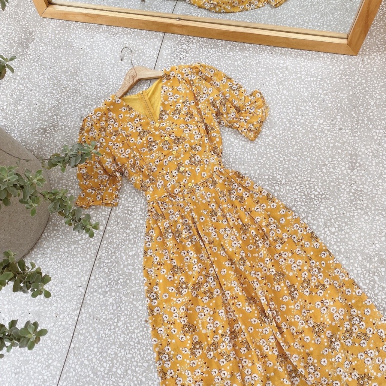 Váy đầm xòe voan hoa màu váng dáng dài vintage